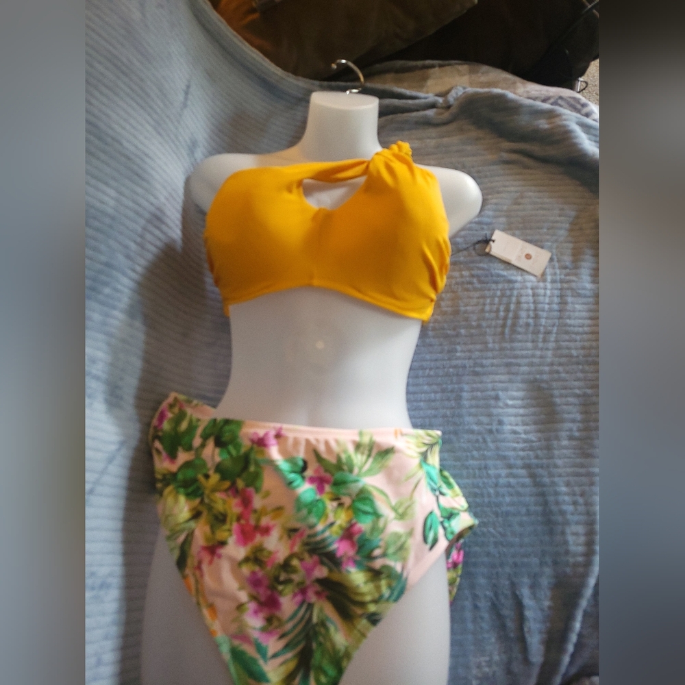 Shade & Shore Bikini Set Brand New With Tags Size Large And 34DD